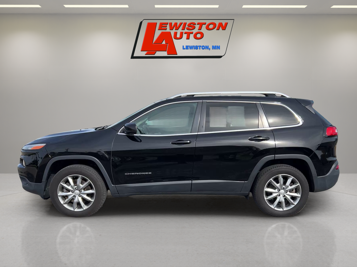 Used 2018 Jeep Cherokee Limited with VIN 1C4PJMDX3JD547901 for sale in Lewiston, Minnesota