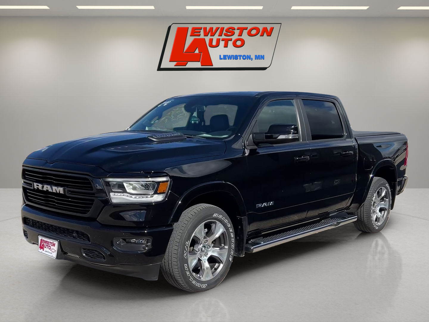 2020 RAM 1500 Laramie Crew Cab 4x4 5'7" Box