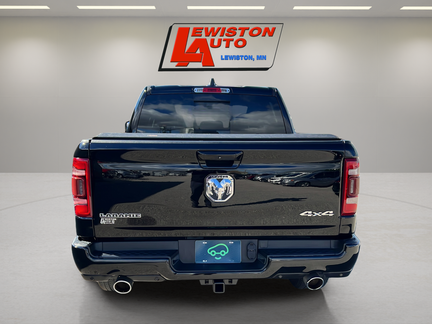 2020 RAM 1500 Laramie Crew Cab 4x4 5'7" Box