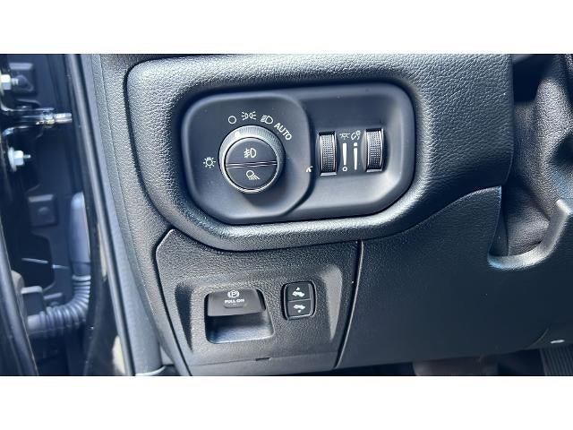 2020 RAM 1500 Laramie Crew Cab 4x4 5'7" Box