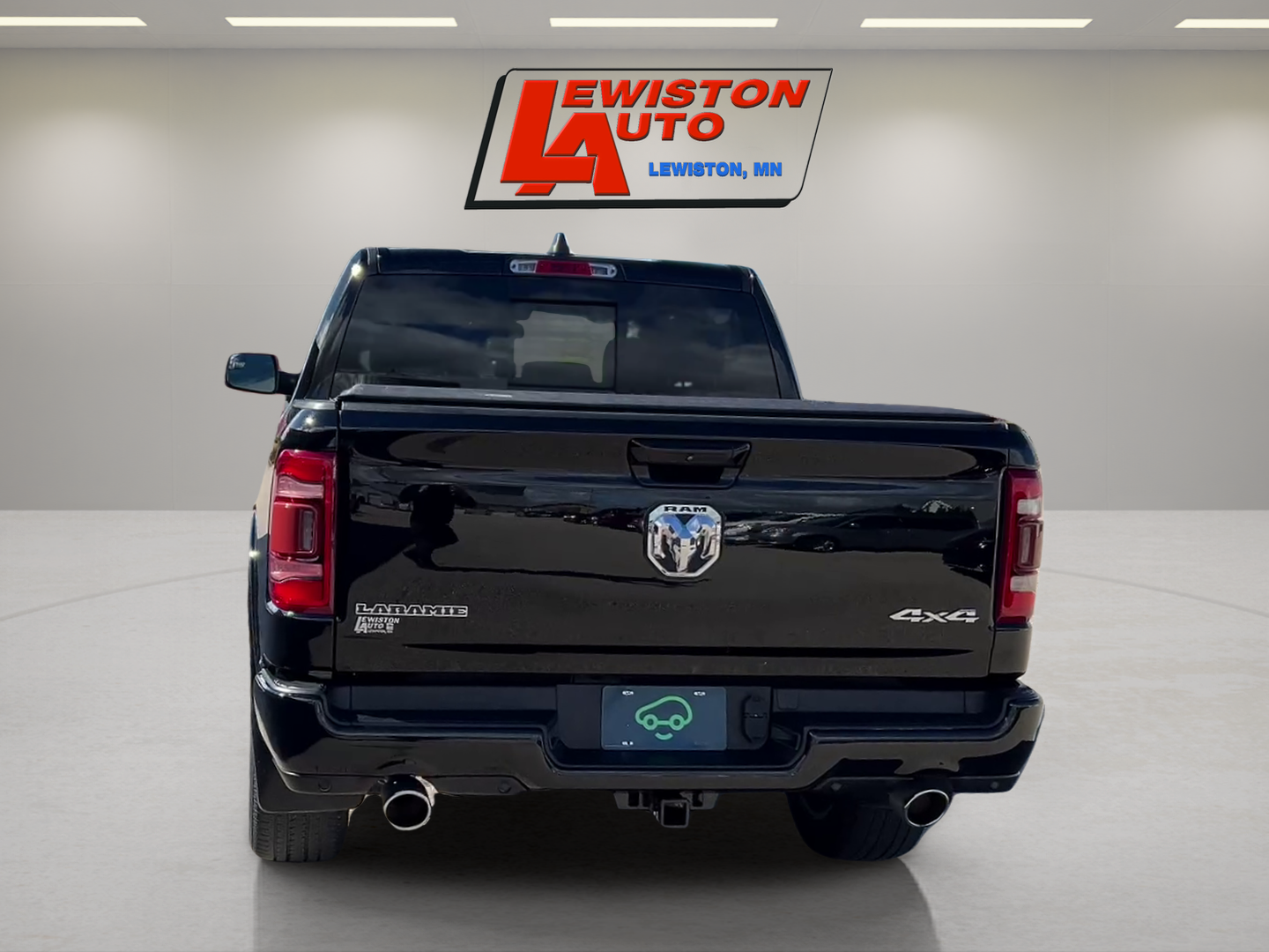 2020 RAM 1500 Laramie Crew Cab 4x4 5'7" Box