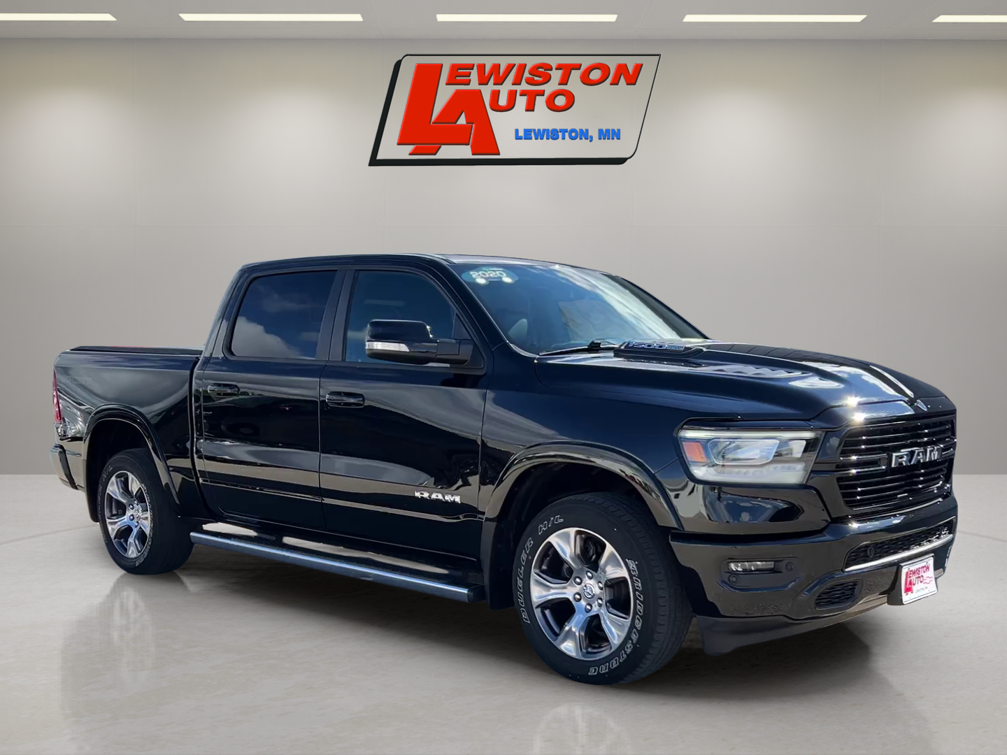 2020 RAM 1500 Laramie Crew Cab 4x4 5'7" Box