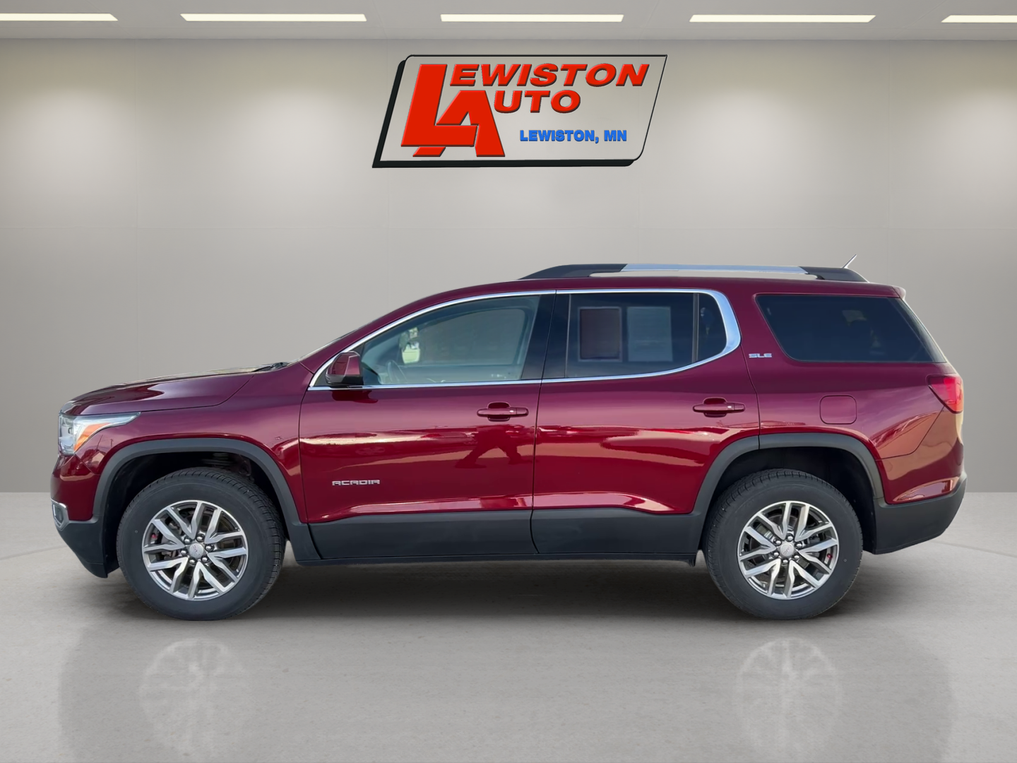 Used 2018 GMC Acadia SLE-2 with VIN 1GKKNSLA7JZ245695 for sale in Lewiston, Minnesota