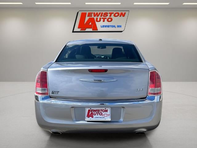2014 Chrysler 300 4dr Sdn RWD