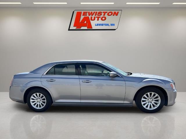 2014 Chrysler 300 4dr Sdn RWD