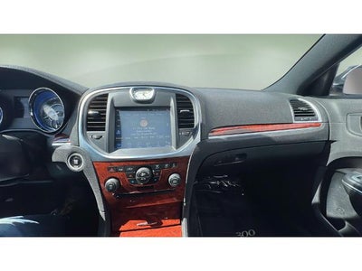 2014 Chrysler 300 4dr Sdn RWD