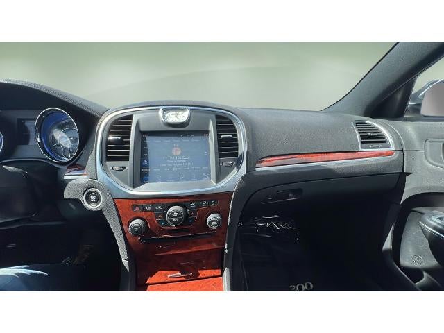 2014 Chrysler 300 4dr Sdn RWD