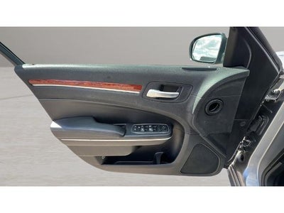 2014 Chrysler 300 4dr Sdn RWD