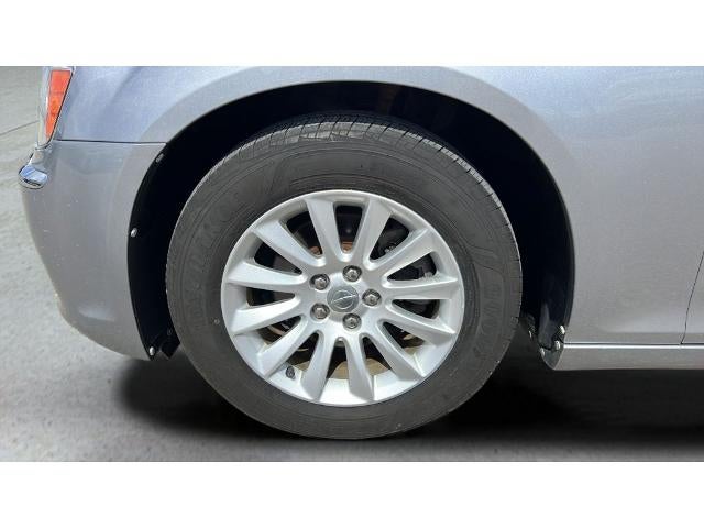 2014 Chrysler 300 4dr Sdn RWD