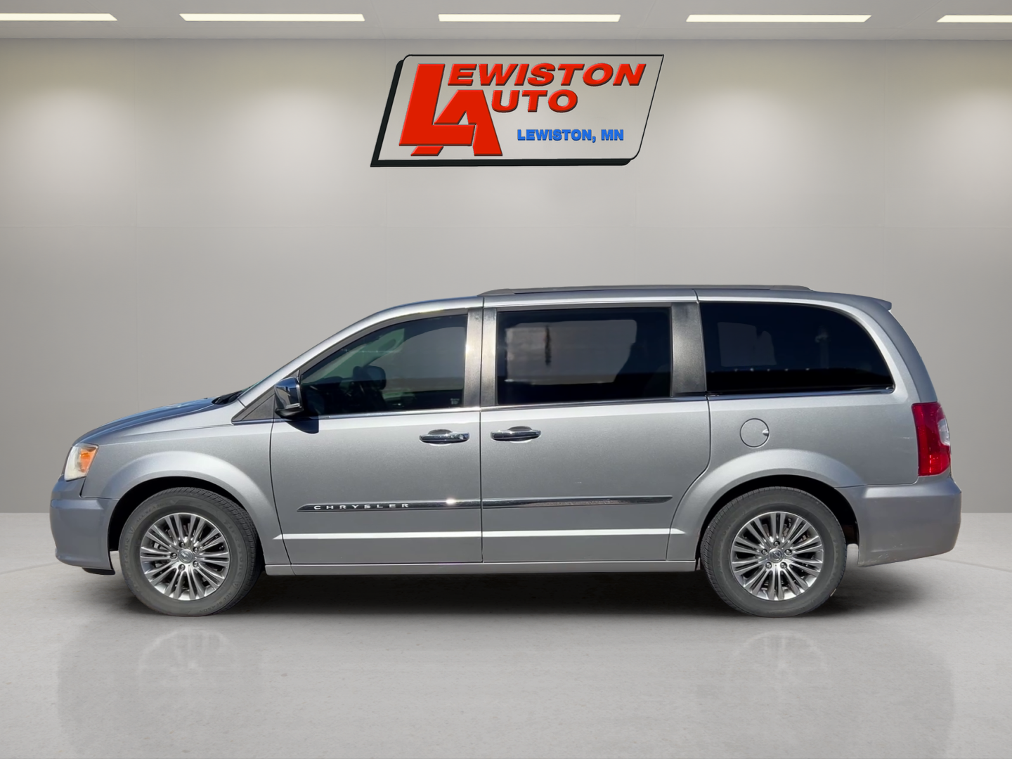 Used 2014 Chrysler Town & Country Touring-L with VIN 2C4RC1CGXER368194 for sale in Lewiston, Minnesota