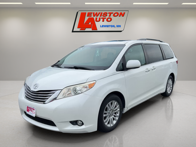 2017 Toyota Sienna XLE Auto Access Seat