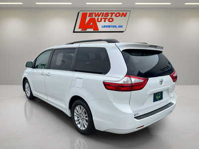 2017 Toyota Sienna XLE Auto Access Seat