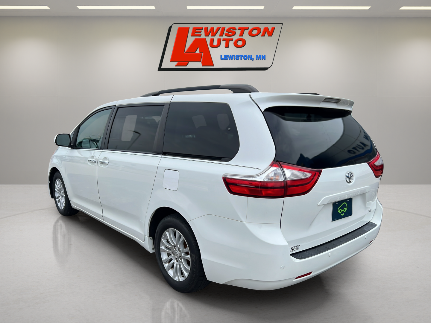 2017 Toyota Sienna XLE Auto Access Seat
