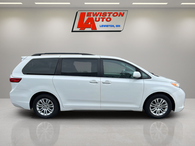 2017 Toyota Sienna XLE Auto Access Seat