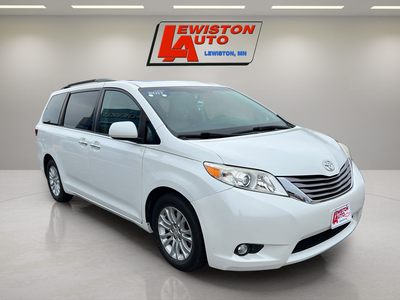 2017 Toyota Sienna XLE Auto Access Seat
