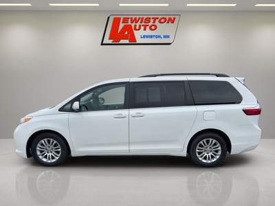 2017 Toyota Sienna XLE Auto Access Seat