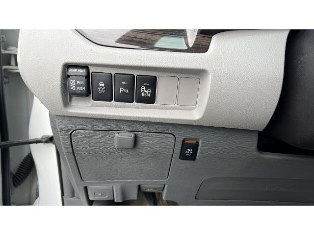 2017 Toyota Sienna XLE Auto Access Seat