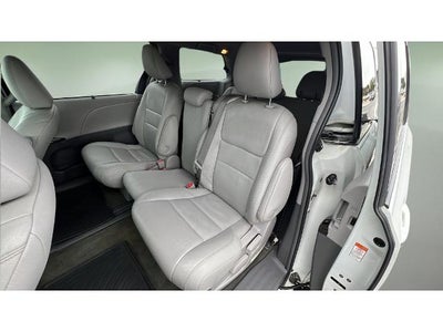 2017 Toyota Sienna XLE Auto Access Seat