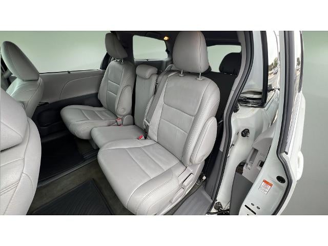 2017 Toyota Sienna XLE Auto Access Seat