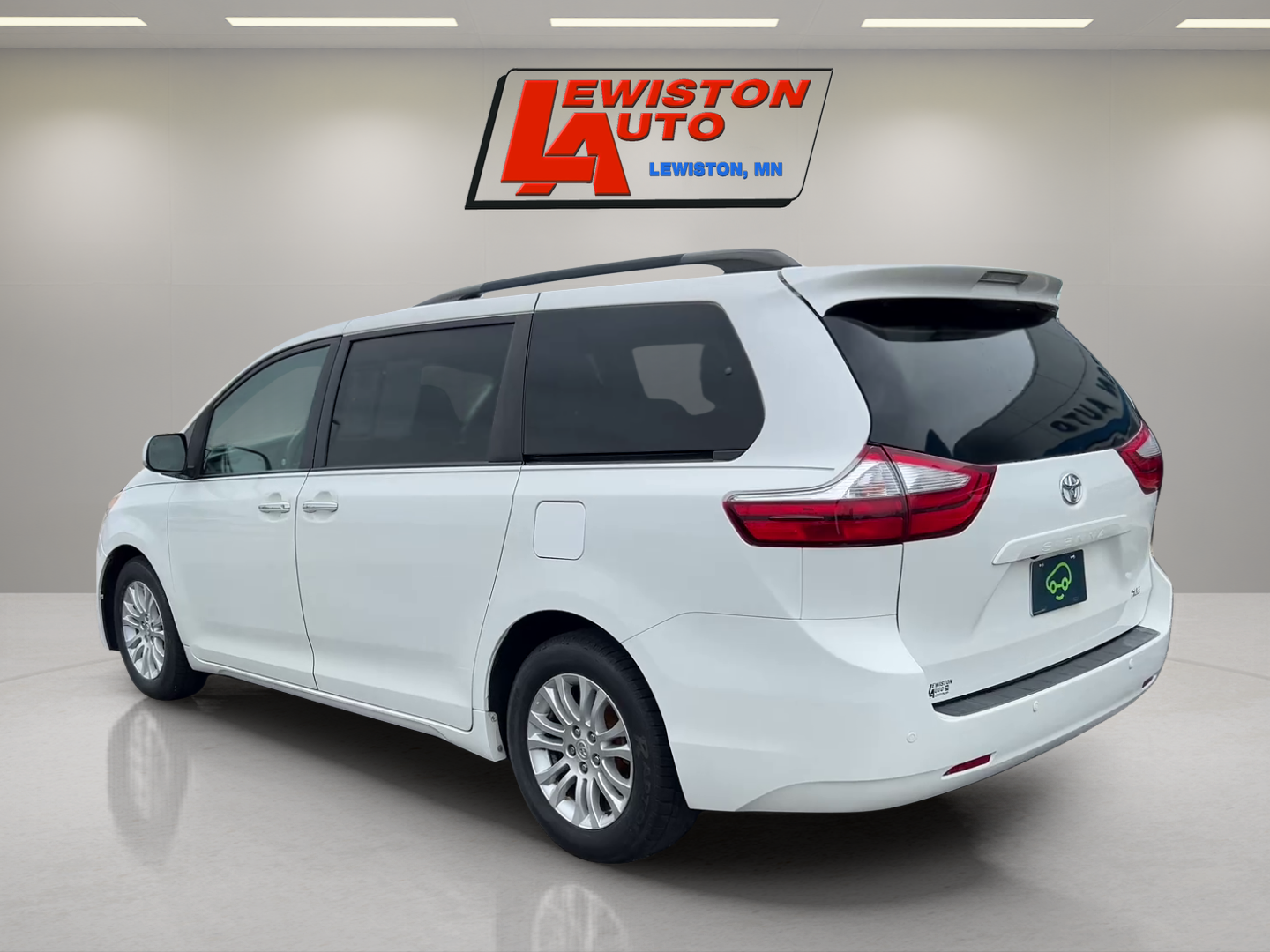 2017 Toyota Sienna XLE Auto Access Seat
