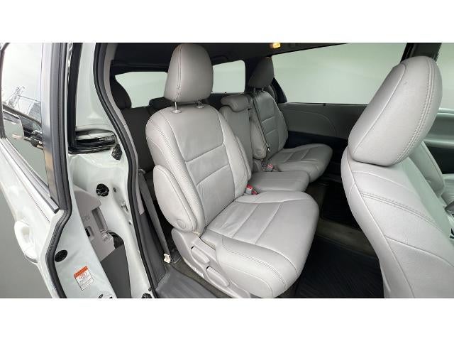 2017 Toyota Sienna XLE Auto Access Seat