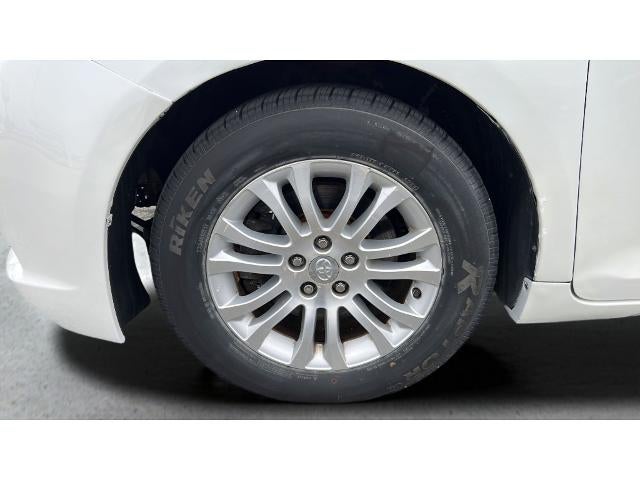 2017 Toyota Sienna XLE Auto Access Seat