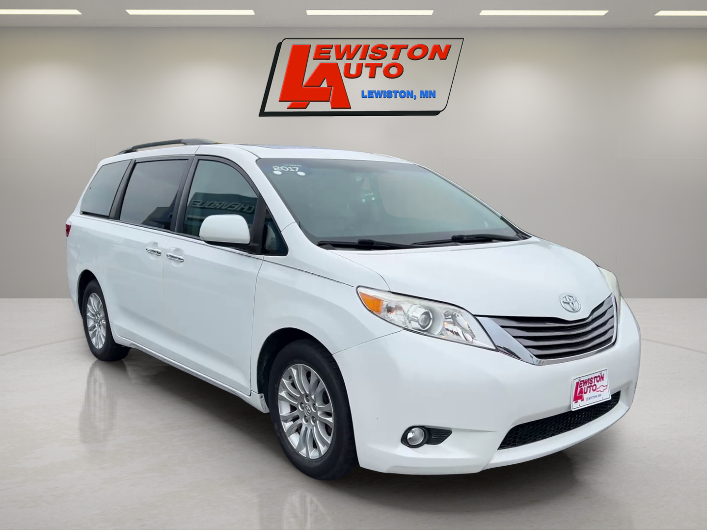 2017 Toyota Sienna XLE Auto Access Seat