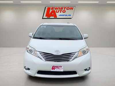 2017 Toyota Sienna XLE Auto Access Seat