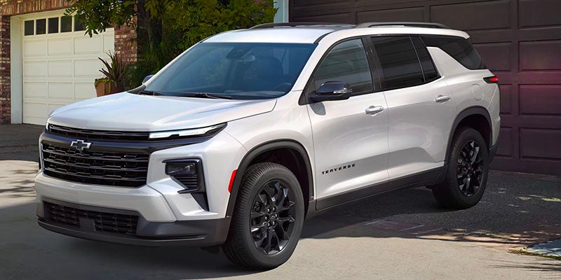 White 2025 Chevrolet Traverse